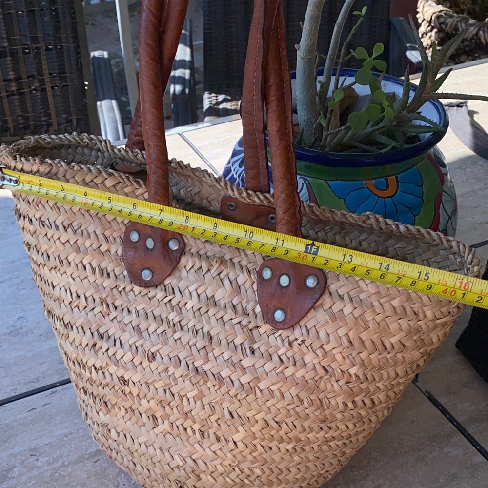 Stylish Tan Woven Tote Bag - Picture 5 of 6